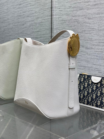 CD Médaillon Bucket Bag 26.5cm White in Cowhide 155528
