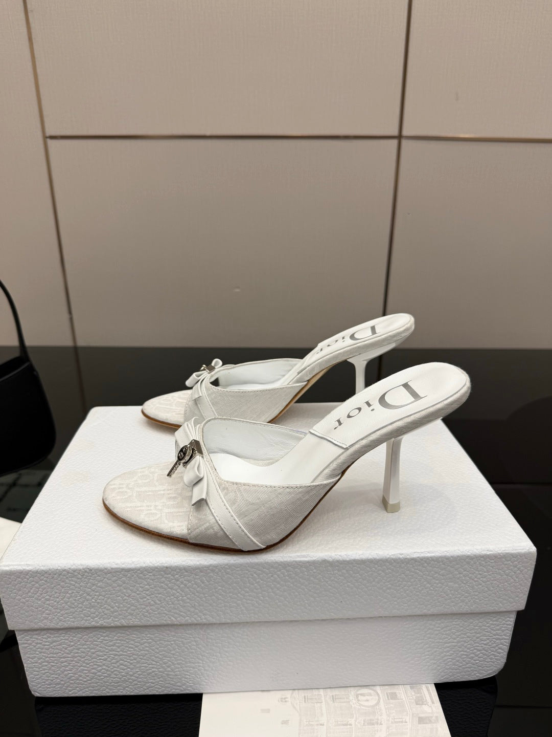 CD 26 Mule Heels 85 White in Fabric 803244