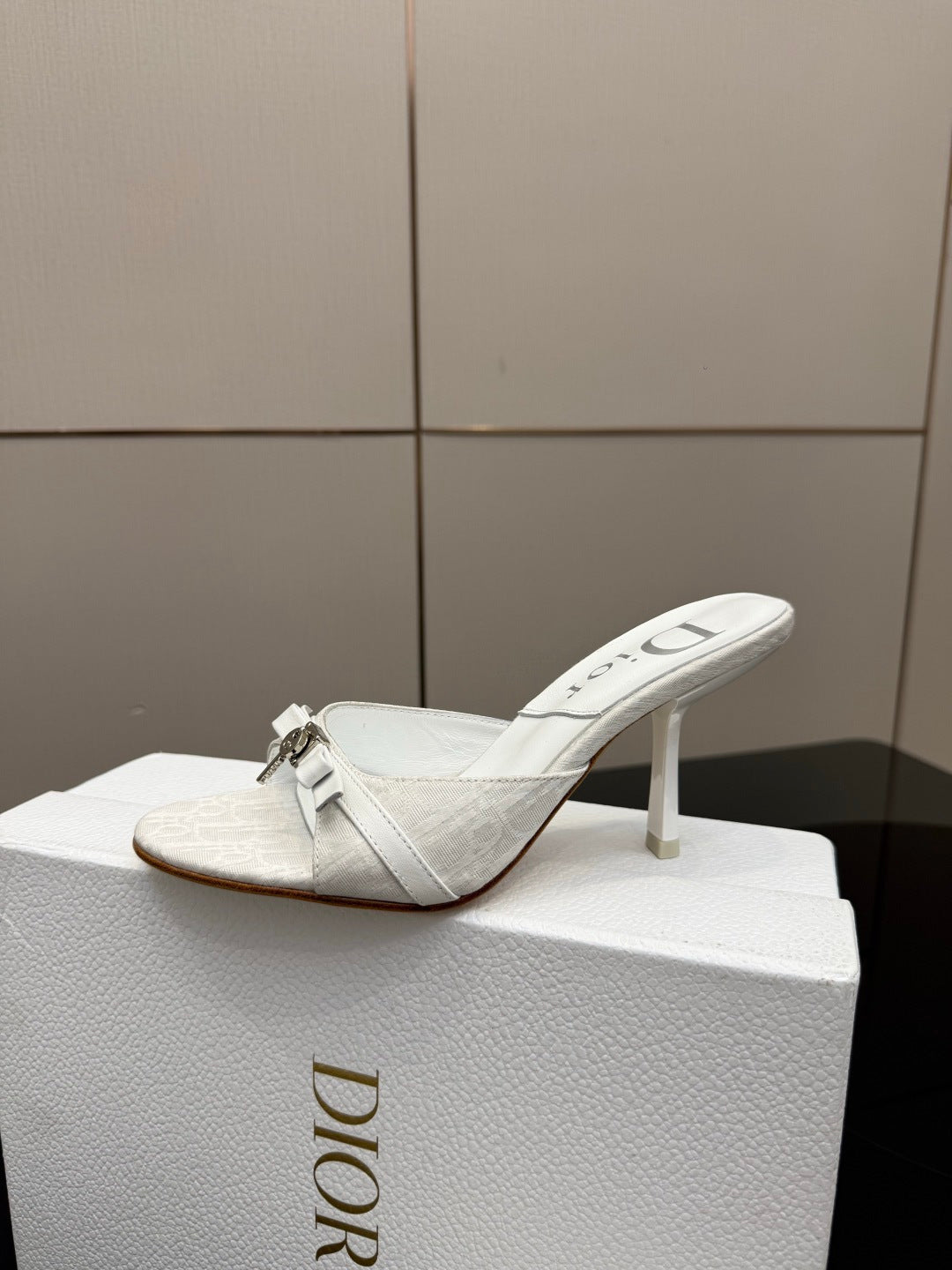 CD 26 Mule Heels 85 White in Fabric 803244