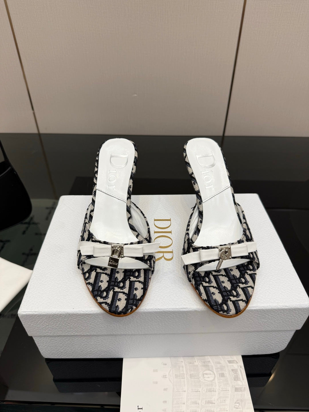 CD 26 Mule Heels 85 White Black in Fabric 803245