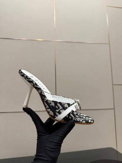 CD 26 Mule Heels 85 White Black in Fabric 803245