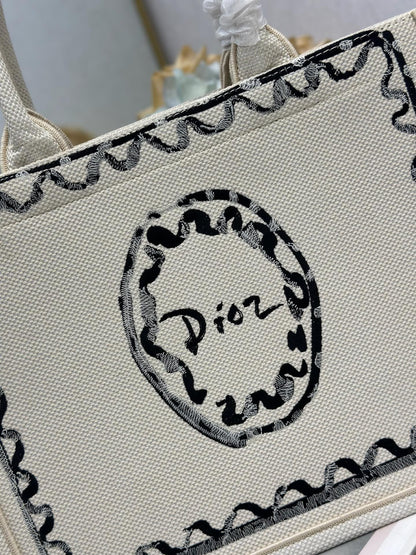 CD Medium Dioriviera Book Tote White Embroidered Canvas 158041