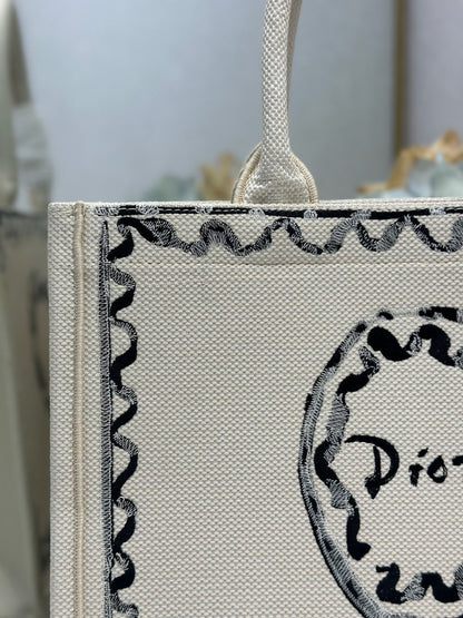 CD Medium Dioriviera Book Tote White Embroidered Canvas 158041