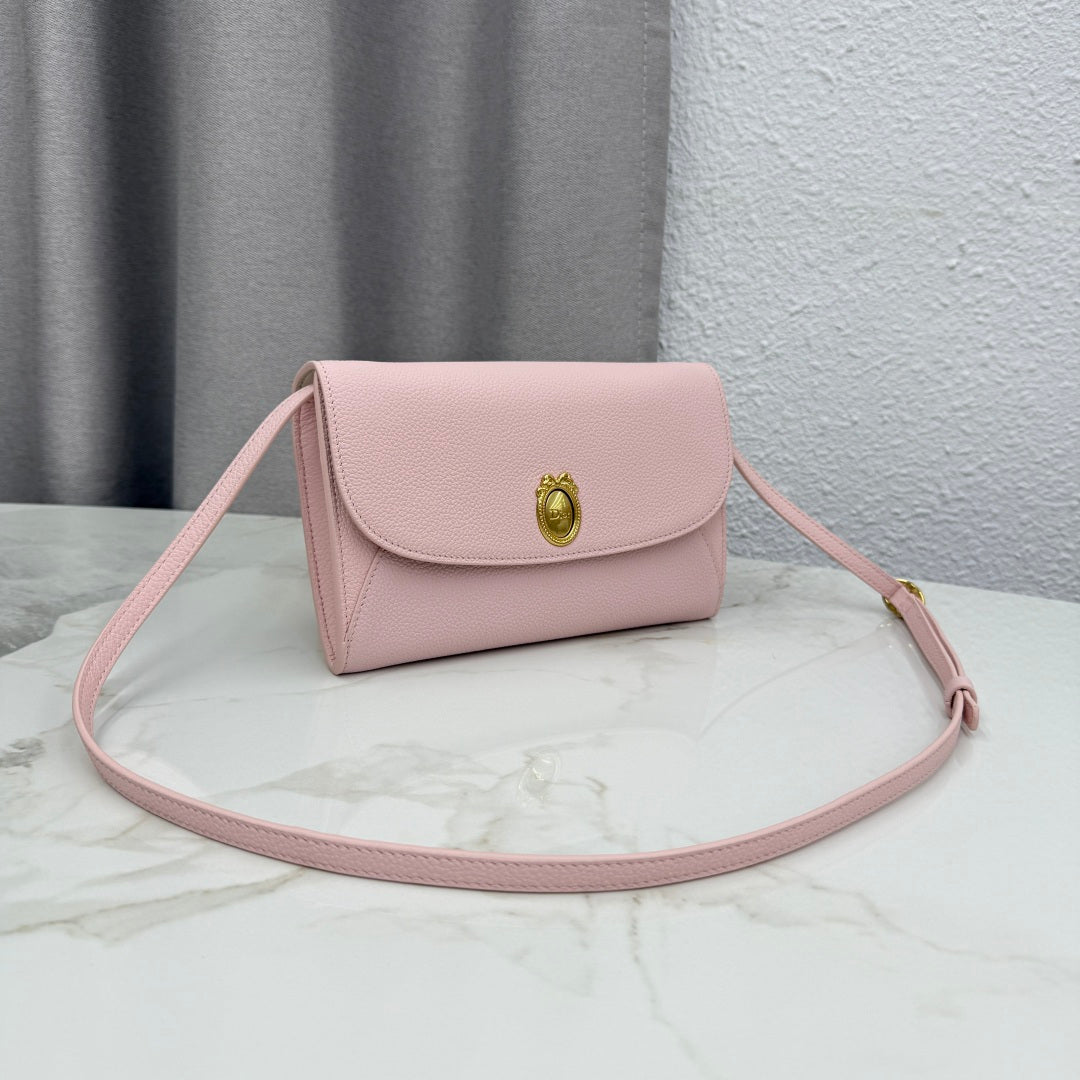 CD Médaillon Envelope Pouch 20.5cm Pink Cowhide Leather GHW 158548