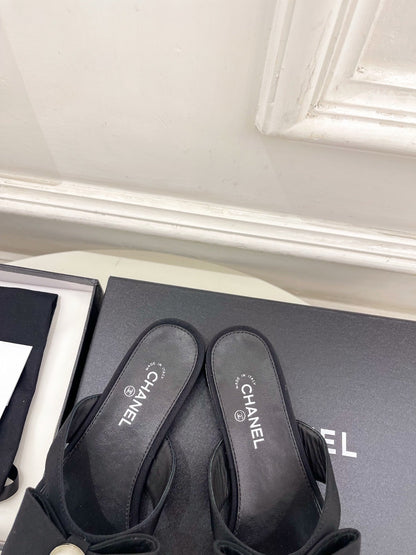 CC Pearl Bow Thong Flat Sandals Black Satin 891777