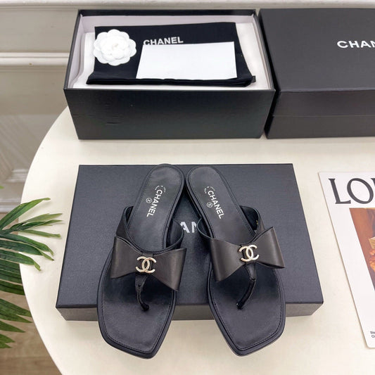 CC Bow Thong Flat Sandals Black Leather 891769