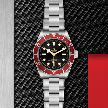 Black Bay 41mm - Black, Burgundy Bezel on Bracelet