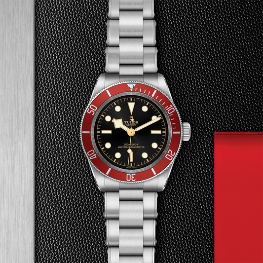 Black Bay 41mm - Black, Burgundy Bezel on Bracelet