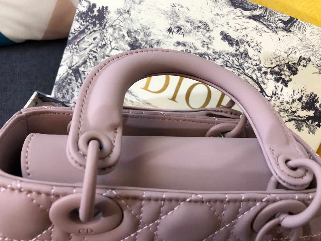 MEDIUM LADY 20 BAG IN LIGHT PINK CALFSKIN