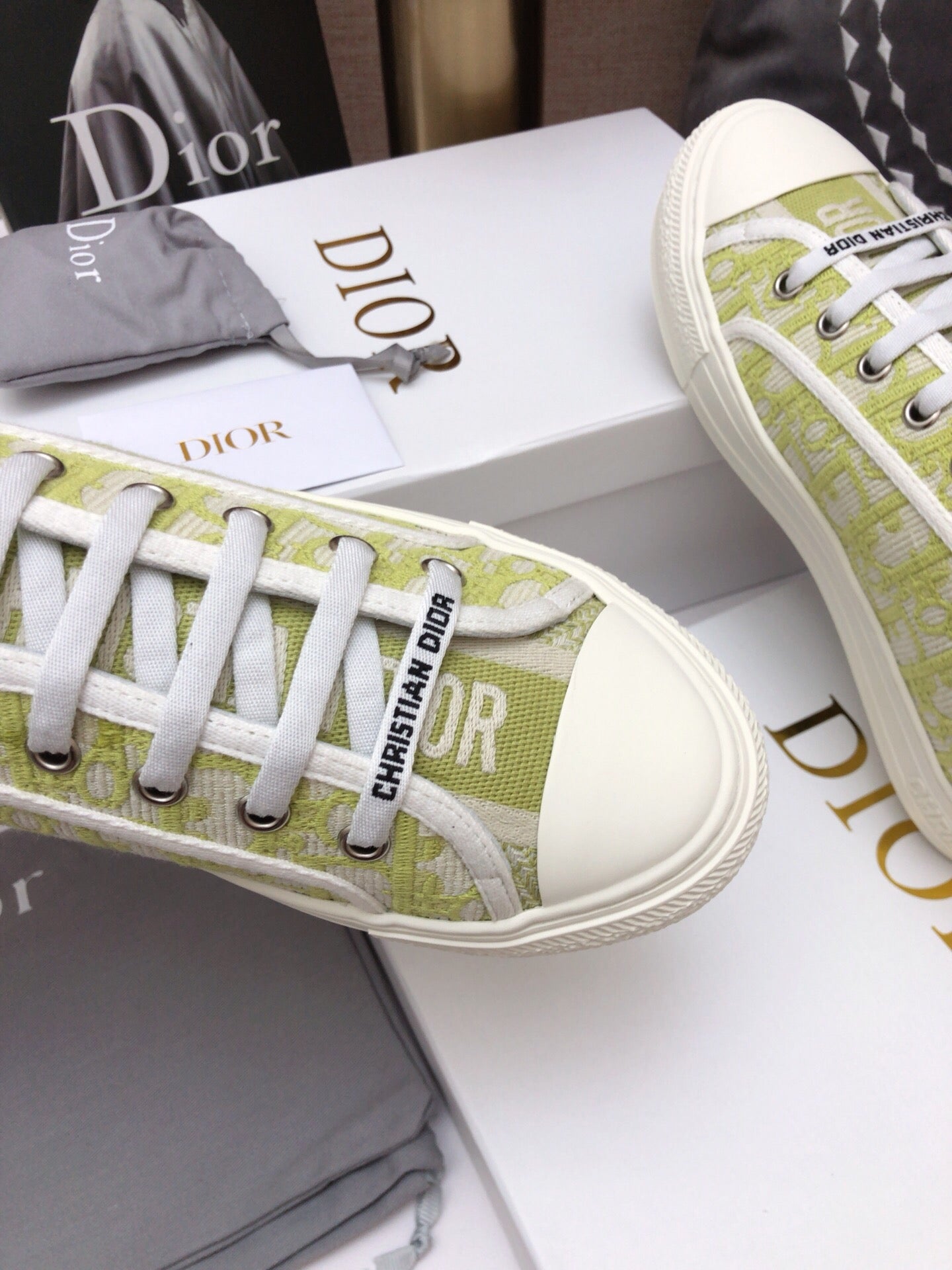 CD 26s Walk'n'Dior Sneaker Green Oblique Embroidered Cotton 966642