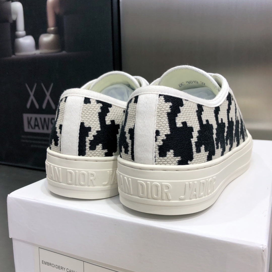 CD 26s Walk'n'Dior Sneaker Black Oblique Embroidered Cotton 966652