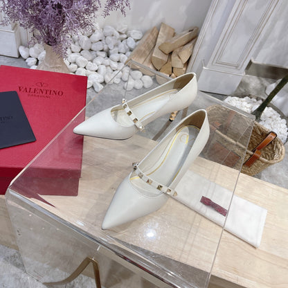 VT Rockstud Pumps White Sheepskin Leather