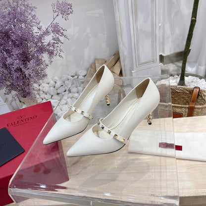 VT Rockstud Pumps White Sheepskin Leather