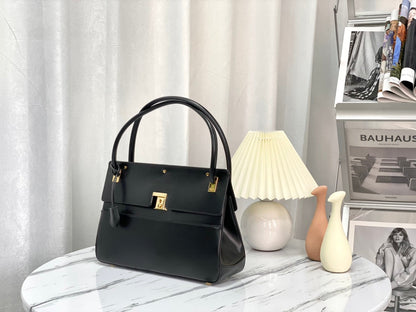 PARISIENNE 30 HANDBAG IN BLACK SMOOTH CALFSKIN
