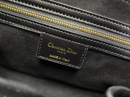 PARISIENNE 30 HANDBAG IN BLACK SMOOTH CALFSKIN