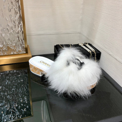 CC 26s Logo Slides White Furry Leather 970162