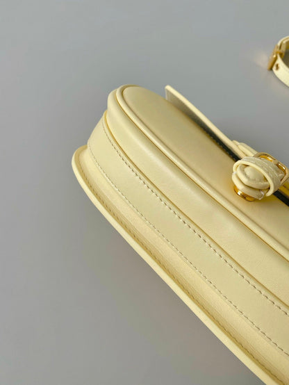 medium cd east west bobby 22cm cream calfskin ghw