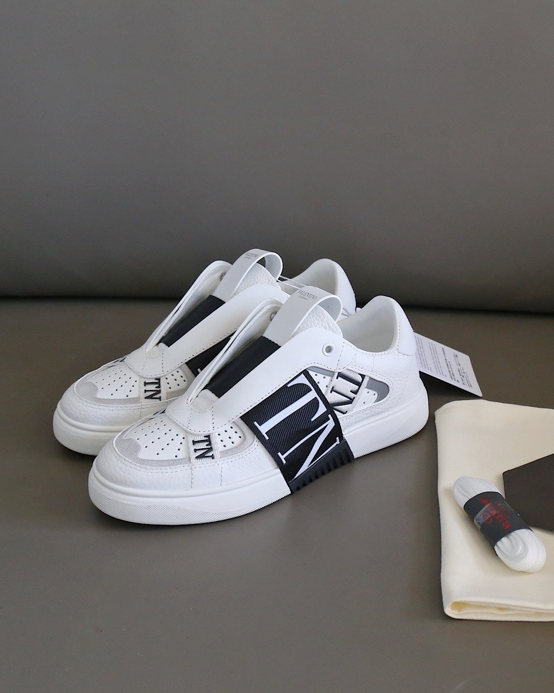 VT 25 Slip-On VL7N Sneaker White Black Cowhide
