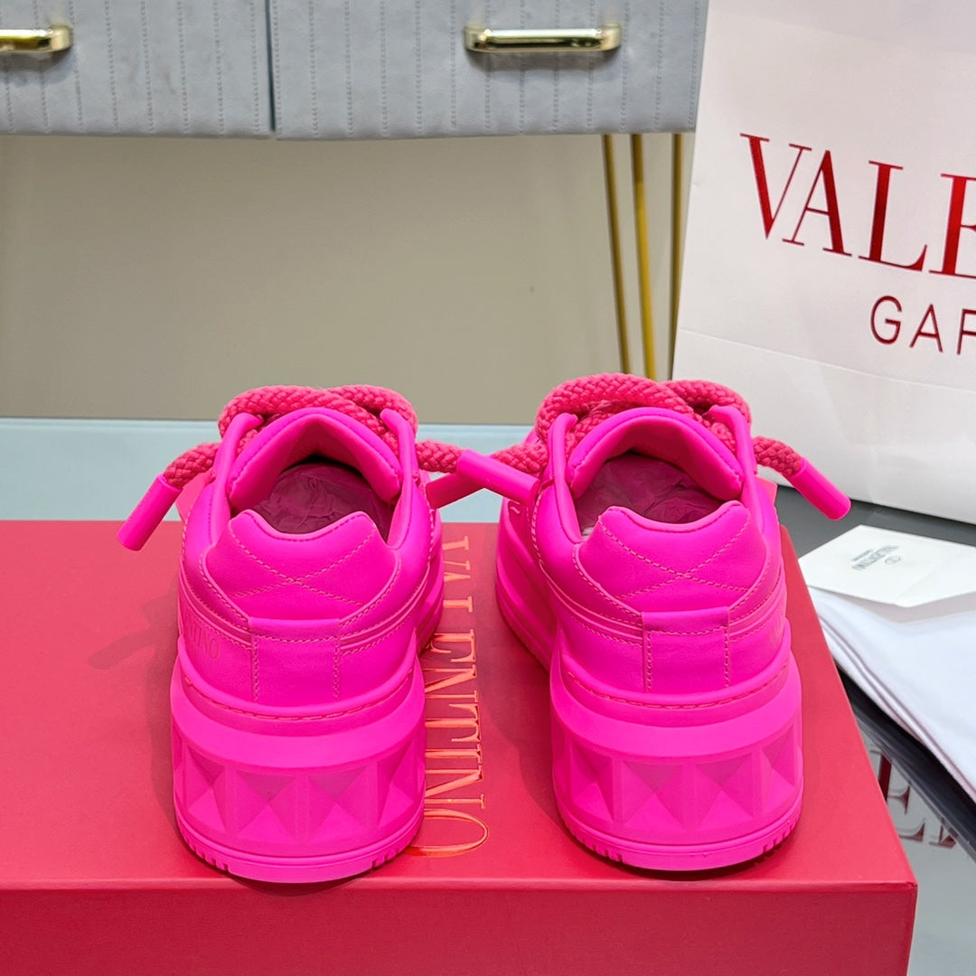 VT 2025 Garavani Sneakers Pink Cowhide 546997