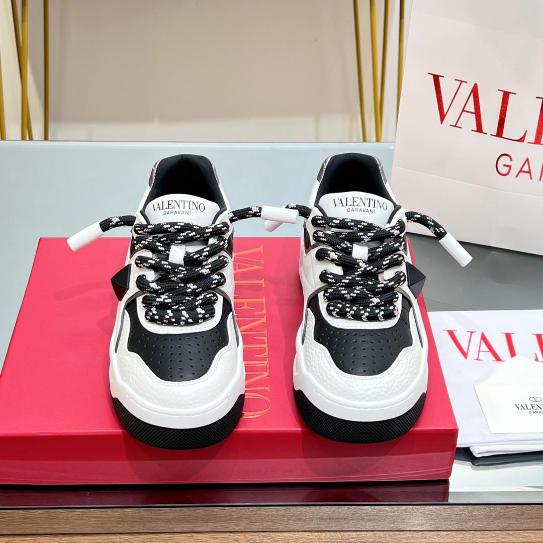 VT 2025 Garavani Sneakers White Black Cowhide 546999