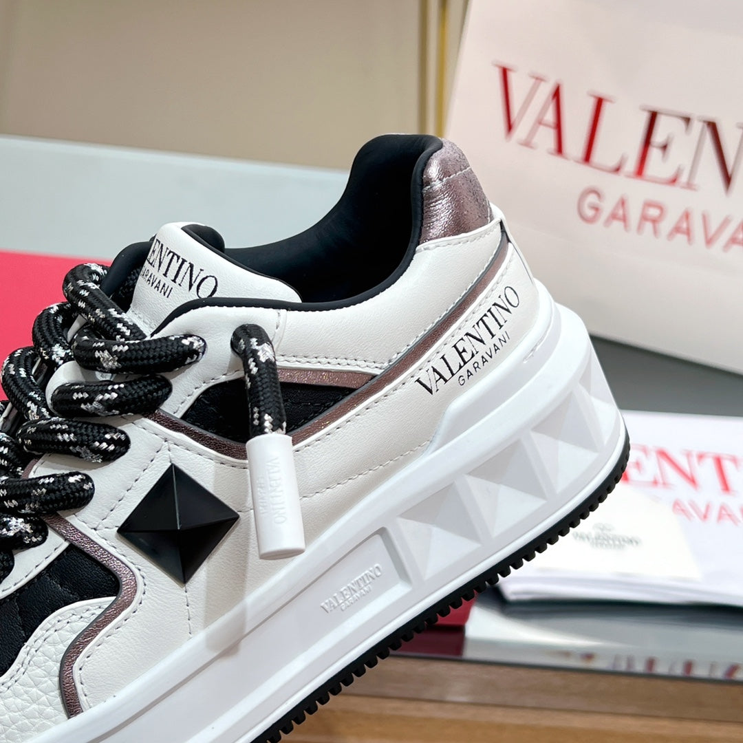 VT 2025 Garavani Sneakers White Black Cowhide 546999