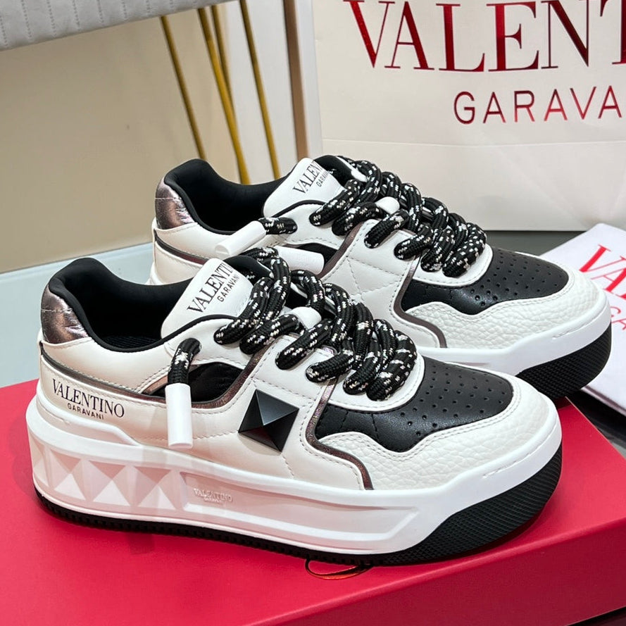VT 2025 Garavani Sneakers White Black Cowhide 546999