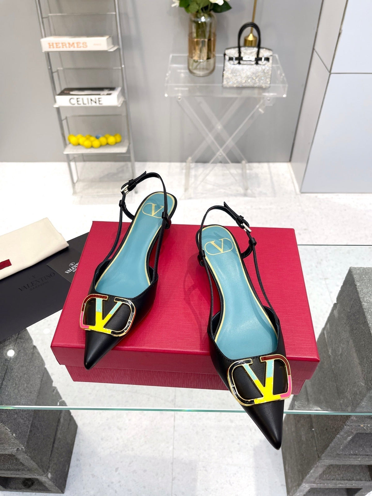 VT Vlogo Signature Black Slingback Sheepskin