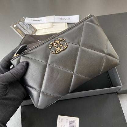CC 19 Pouch 20cm Black Calfskin