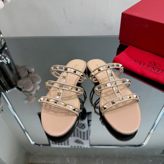 VT 25 Rockstud Flat Sandals Beige PVC Sheepskin