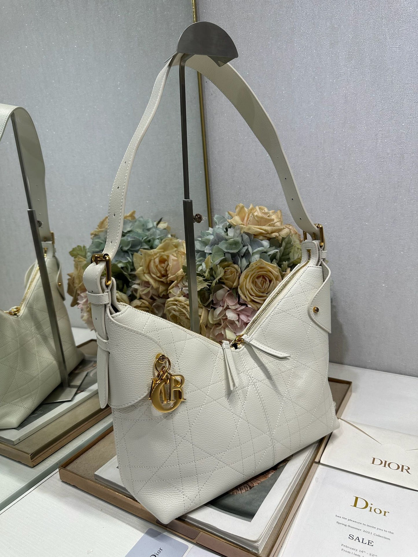 CD Medium Dior Voyage Bag 28cm White Macrocannage Calfskin 288631