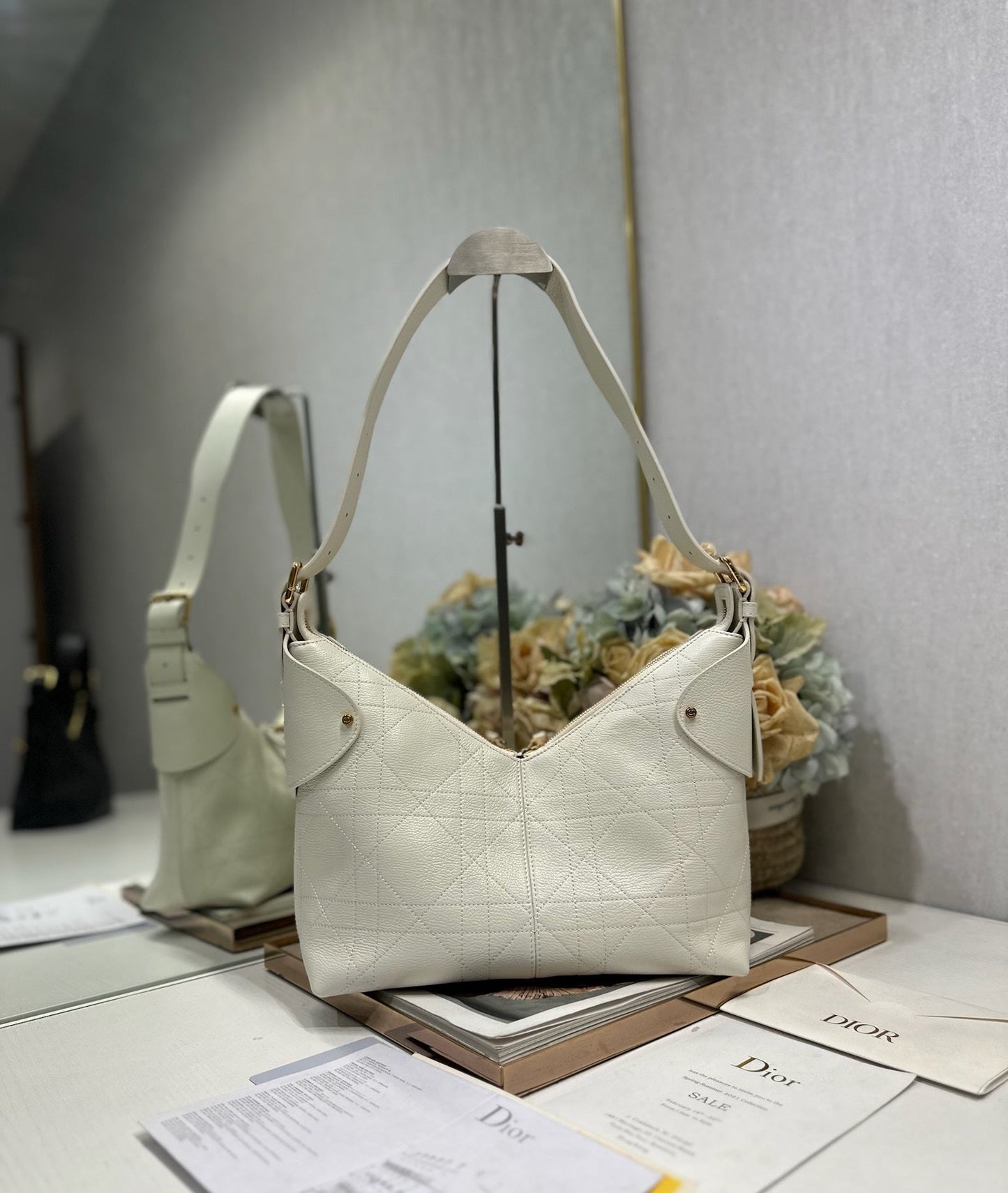 CD Medium Dior Voyage Bag 28cm White Macrocannage Calfskin 288631