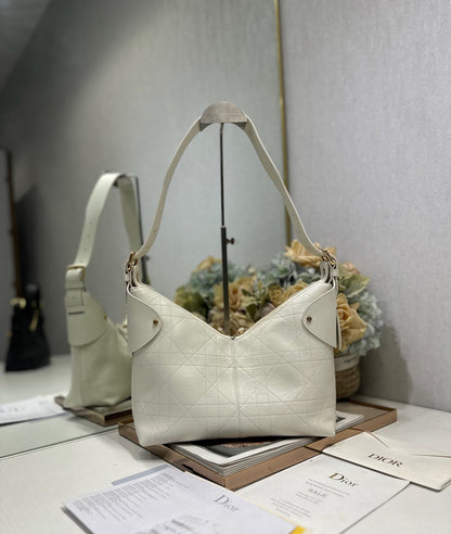 CD Medium Dior Voyage Bag 28cm White Macrocannage Calfskin 288631