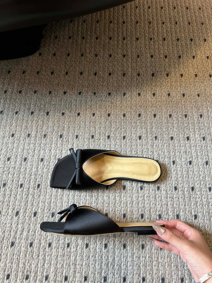 CD 26s Bow Slide Black Satin 820002
