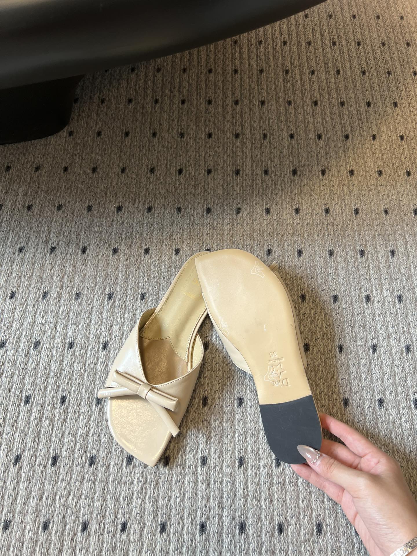 CD 26s Bow Slide Cream Satin 819999