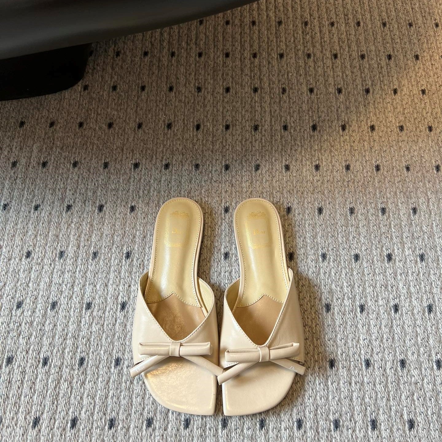 CD 26s Bow Slide Cream Satin 819999