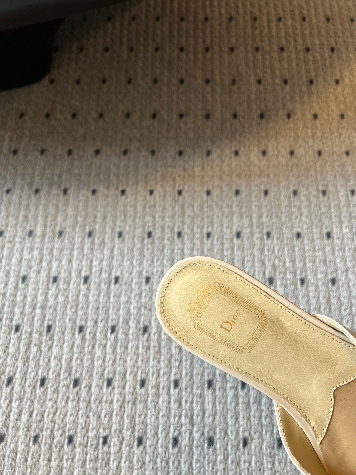 CD 26s Bow Slide Cream Satin 819999