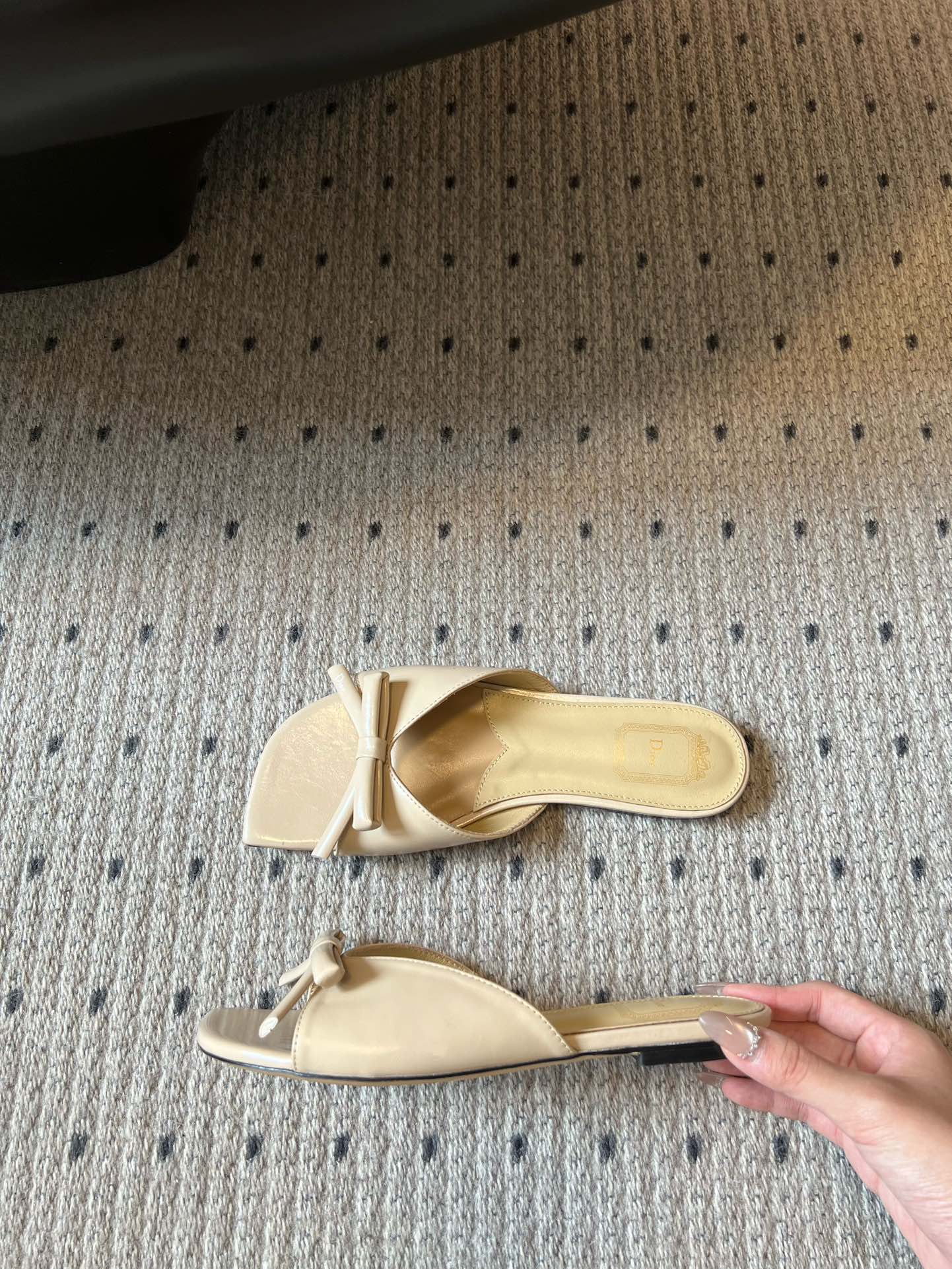 CD 26s Bow Slide Cream Satin 819999