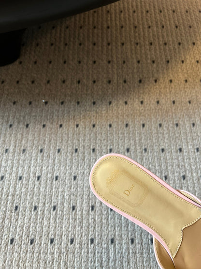 CD 26s Bow Slide Light Pink Satin 820001