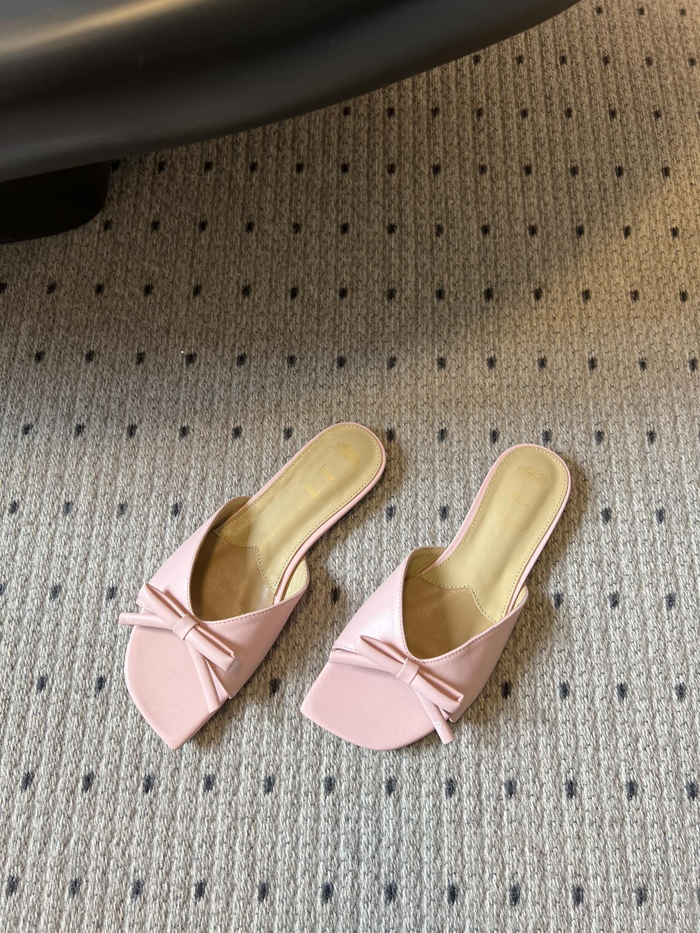 CD 26s Bow Slide Light Pink Satin 820001