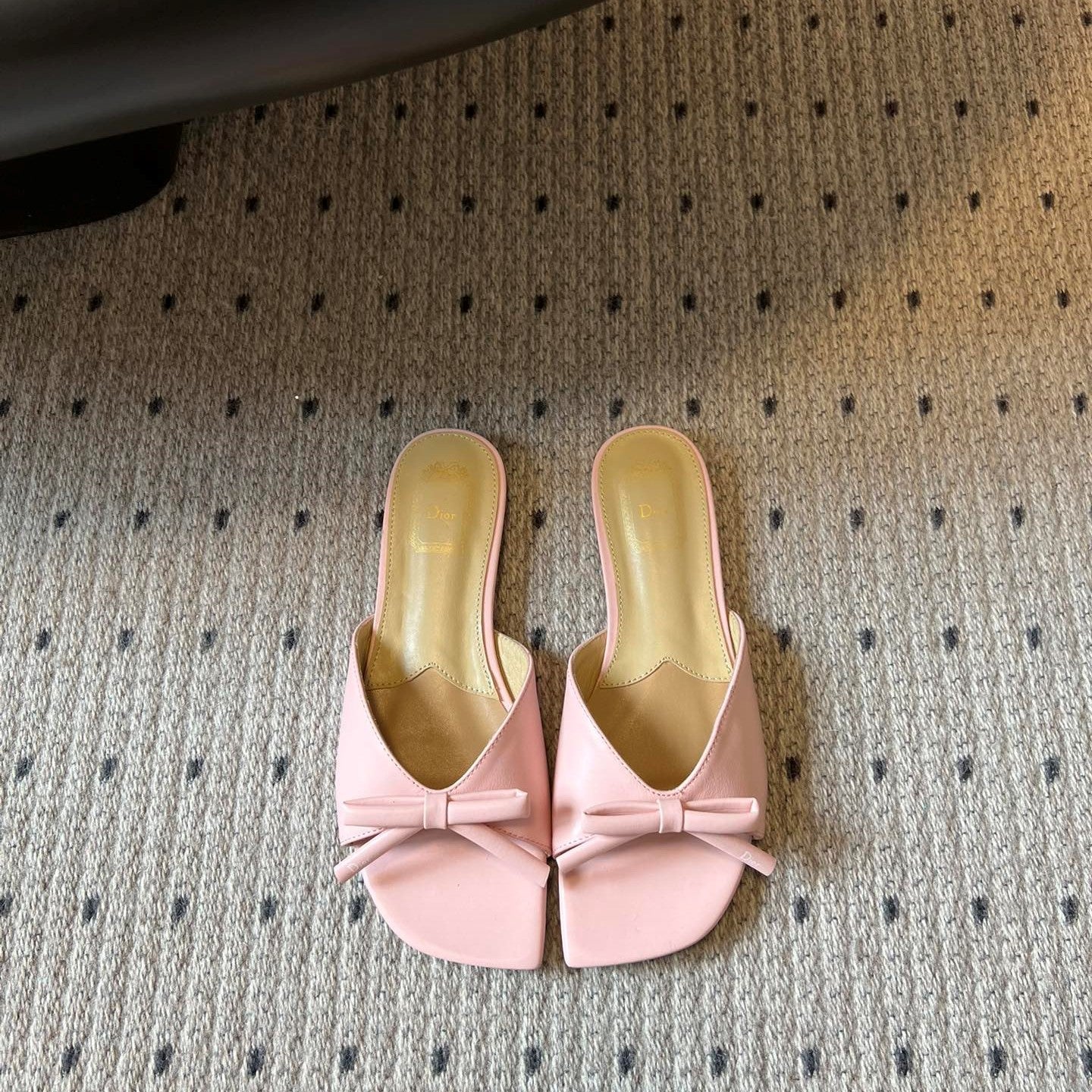 CD 26s Bow Slide Light Pink Satin 820001