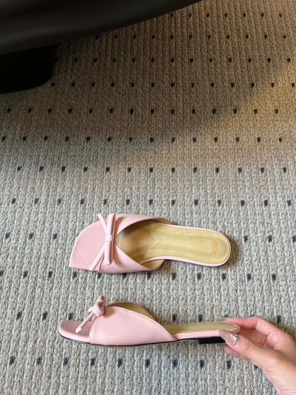 CD 26s Bow Slide Light Pink Satin 820001