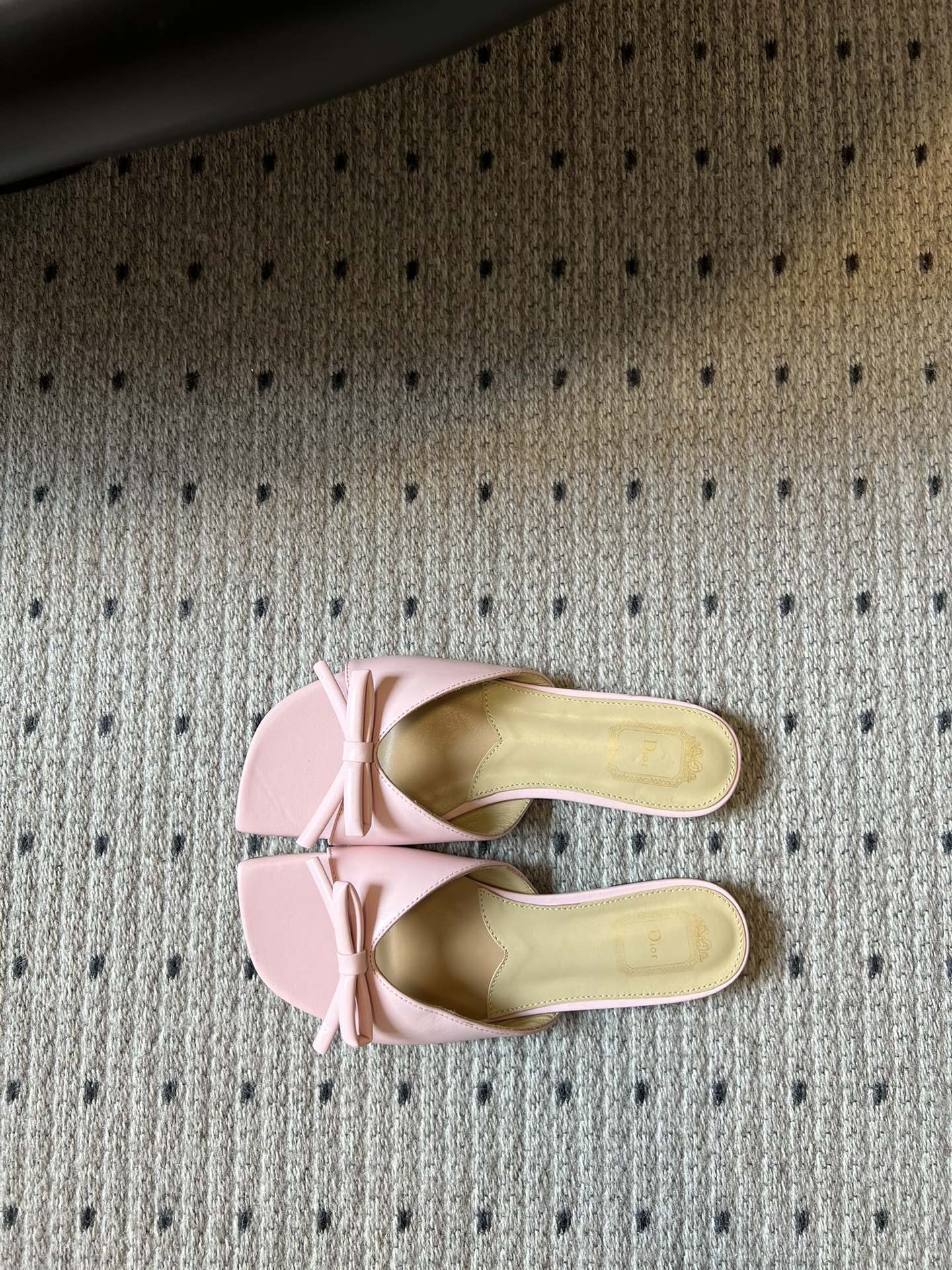 CD 26s Bow Slide Light Pink Satin 820001