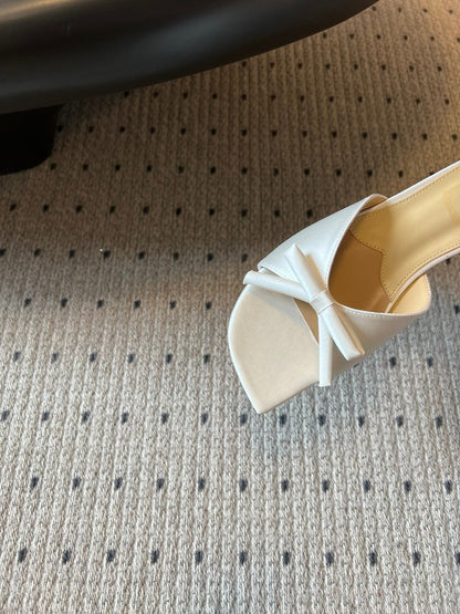 CD 26s Bow Slide White Satin 820003