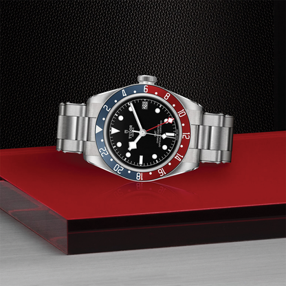 Black Bay GMT 41mm - Black on Bracelet