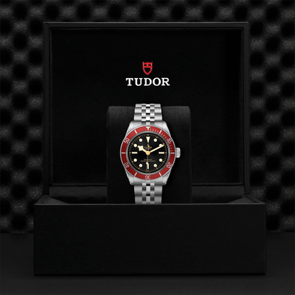 Black Bay 41mm - Black, Burgundy Bezel on Bracelet