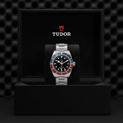 Black Bay GMT 41mm - Black on Bracelet