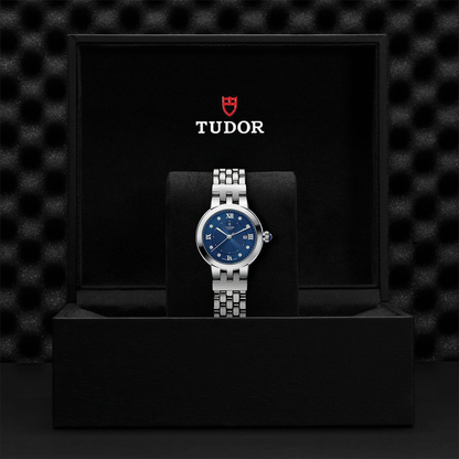 Clair de Rose 30mm - Blue, Diamond-Set on Bracelet