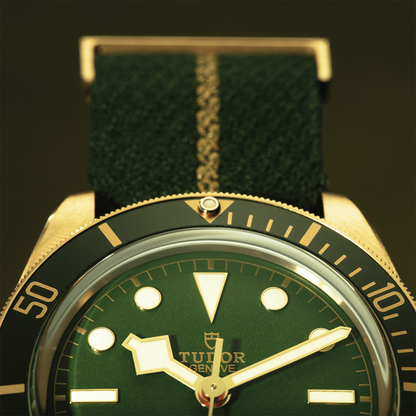 Black Bay 58 18K Yellow-Gold 39mm - Green on Leather Strap w/ Extra Fabric Strap