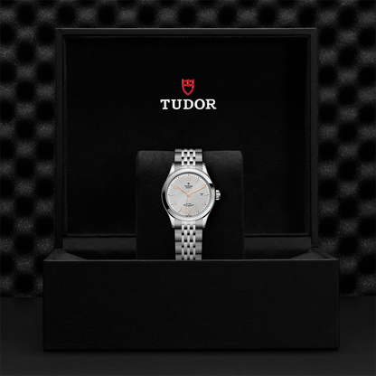 1926 28mm - Silver on Bracelet