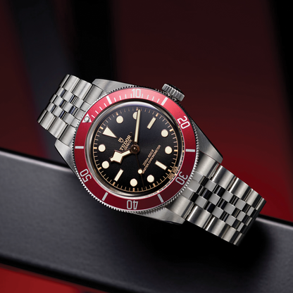 Black Bay 41mm - Black, Burgundy Bezel on Bracelet